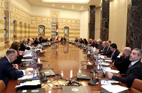 مجلس الوزراء: يطلب من الجيش والقوى الأمنية المباشرة بحصر السلاح في بيروت.. ويتقدم بشكوى عاجلة لمجلس الامن ضد إسرائيل